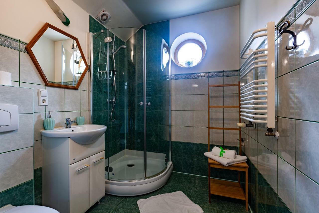 Poziomka Hotel Kujan Luaran gambar