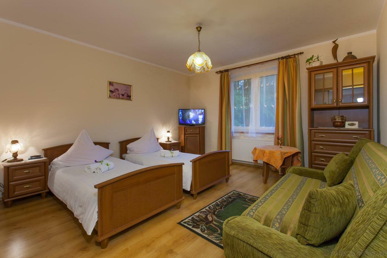 Poziomka Hotel Kujan Luaran gambar